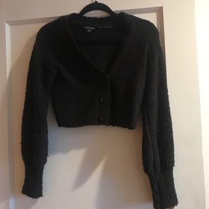Black cardigan cropped